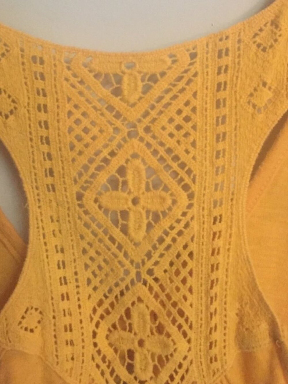 Gold tank top - Picture 3 of 3